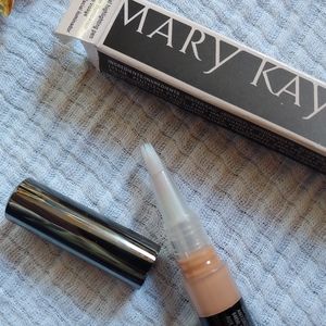 Mary Kay facial highlighting pen